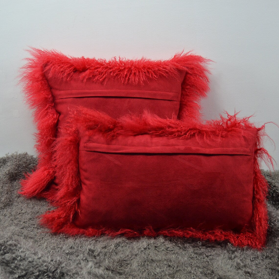 Housse de coussin en fourrure d'agneau tibétaine/mongole rouge 